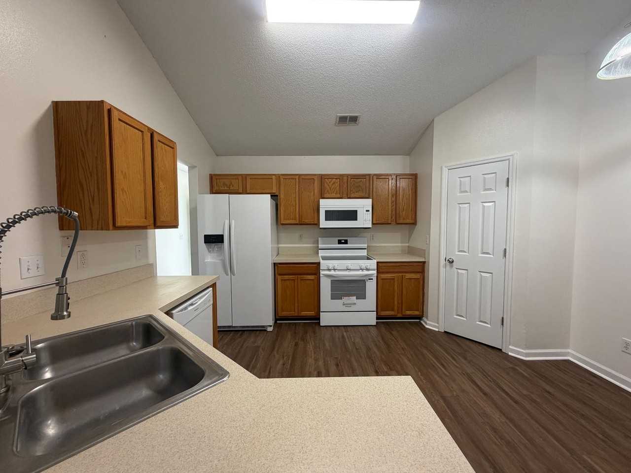 9B Wellham Ln - Photo 4 of 19
