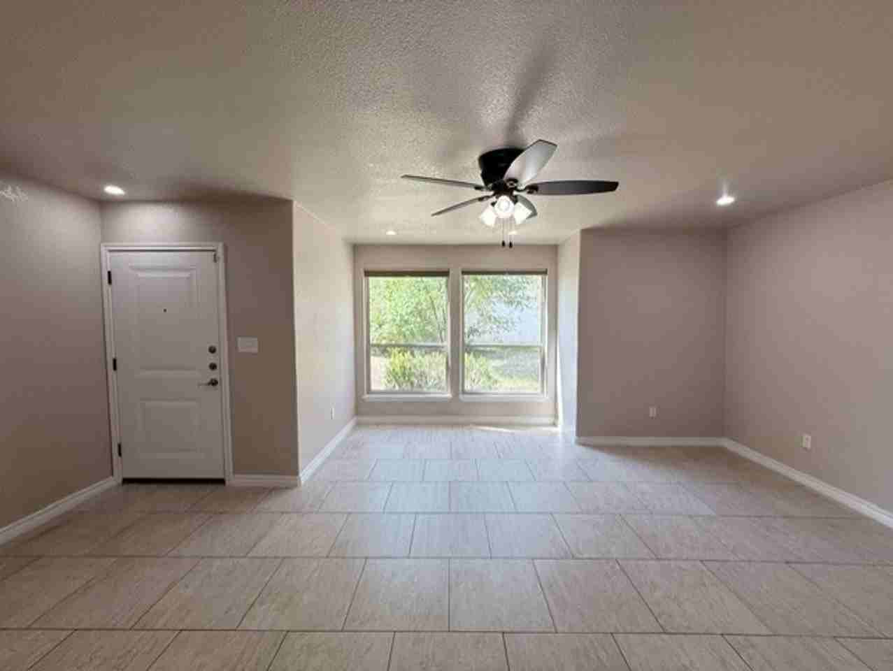 2325 E San Jose St #31 - Photo 3 of 26