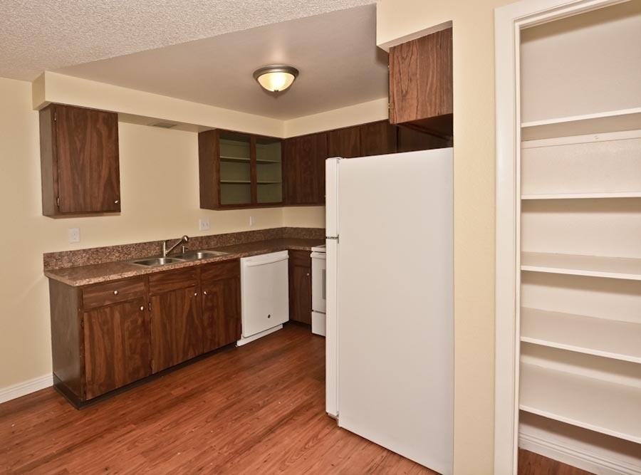 1122 S Pond St - Photo 5 of 14