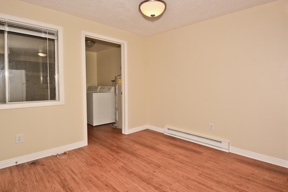 1122 S Pond St - Photo 6 of 14