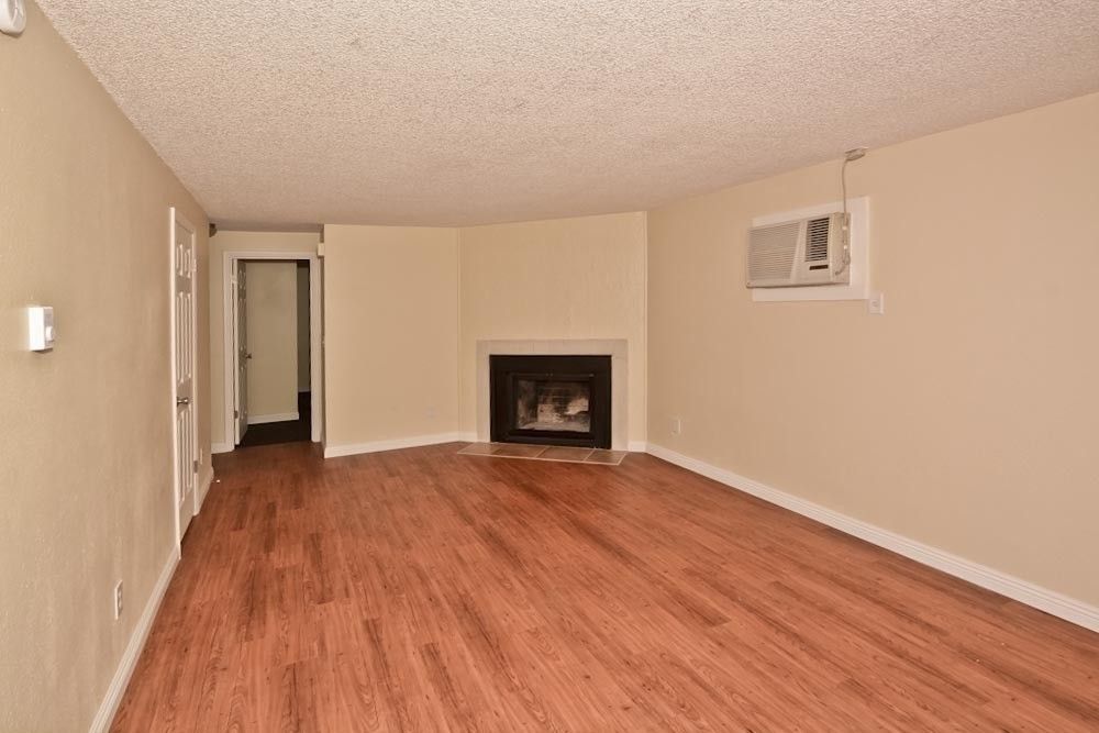 1122 S Pond St - Photo 7 of 14