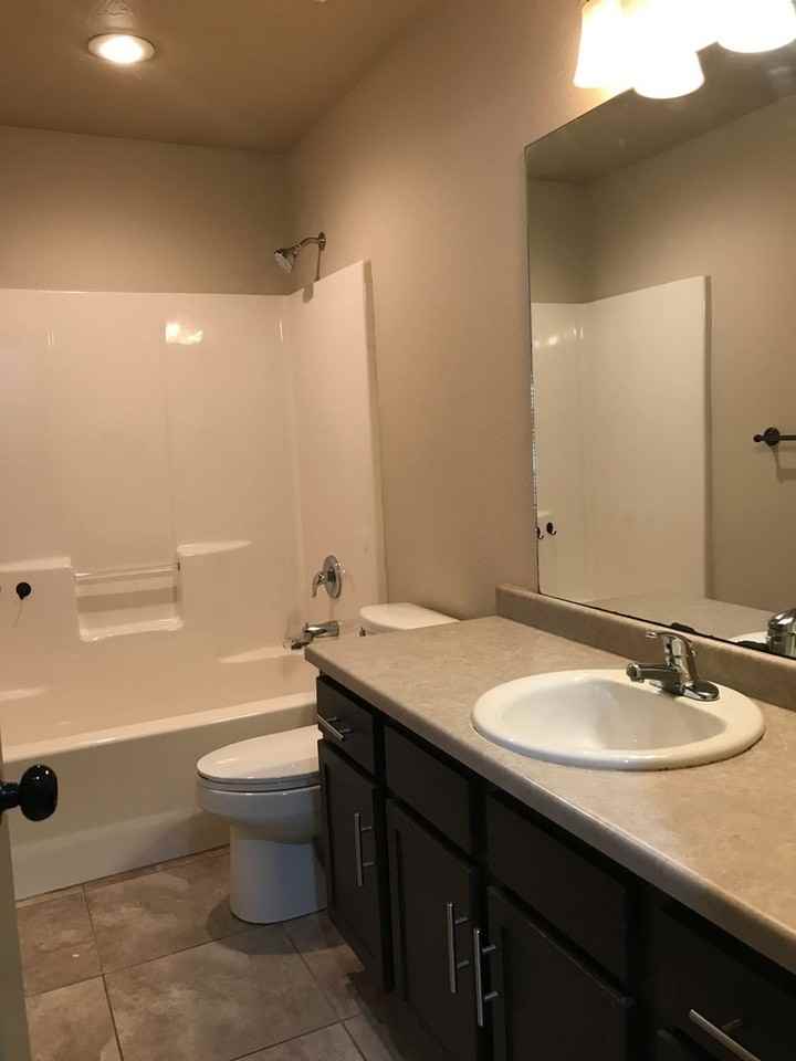 1048 E Cherokee St - Photo 7 of 10