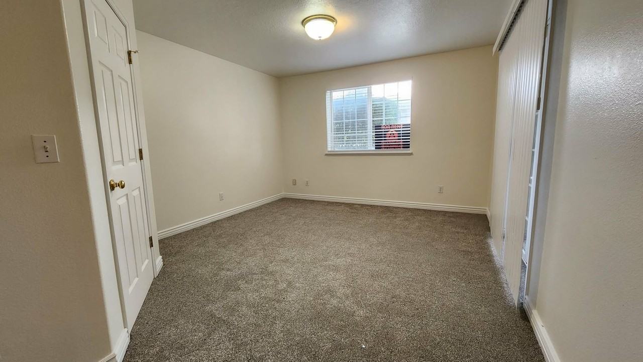 1268 W 1480 N - Photo 7 of 19