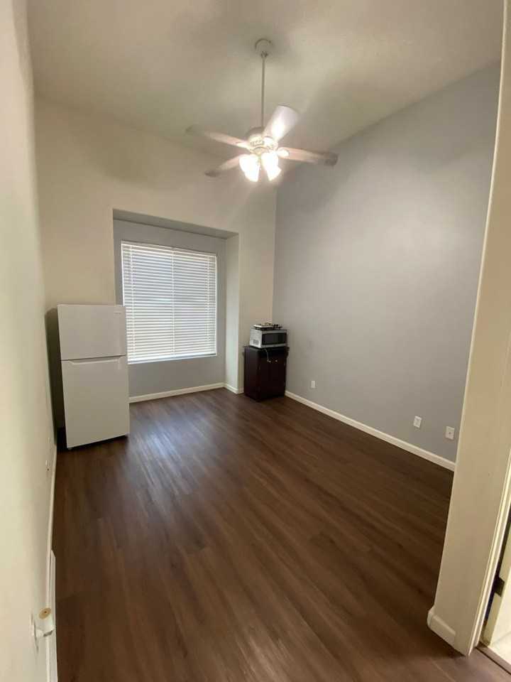 1625 Belmont Ct - Photo 2 of 10
