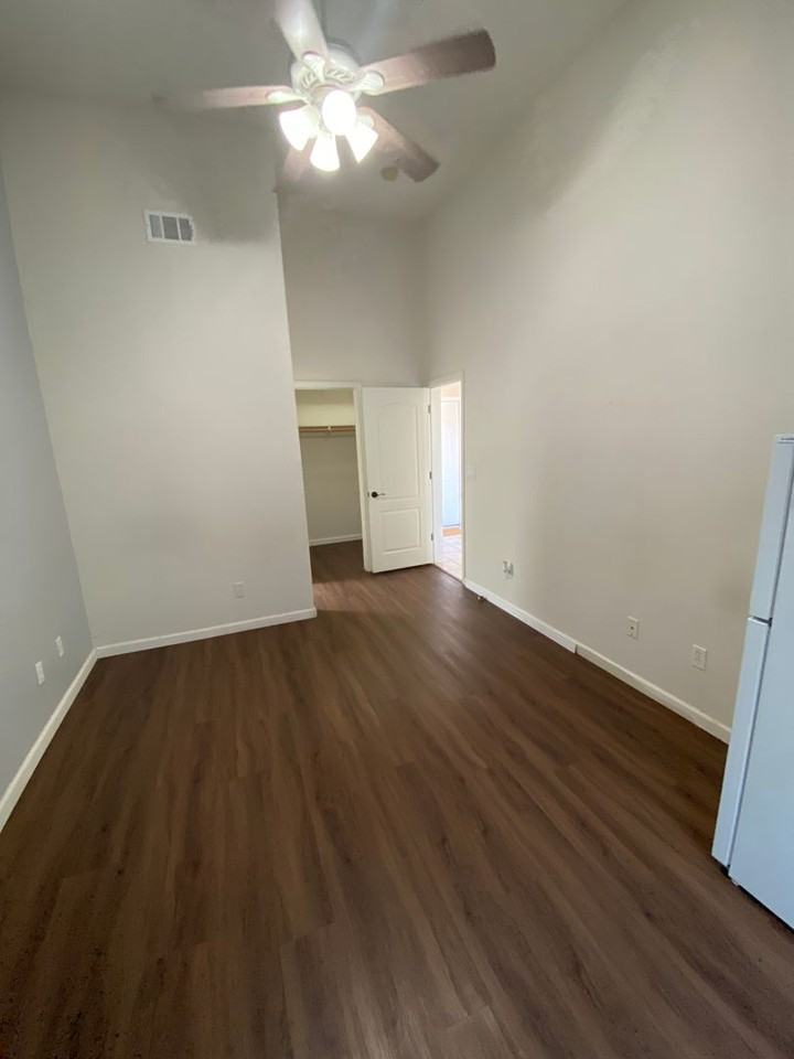 1625 Belmont Ct - Photo 3 of 10