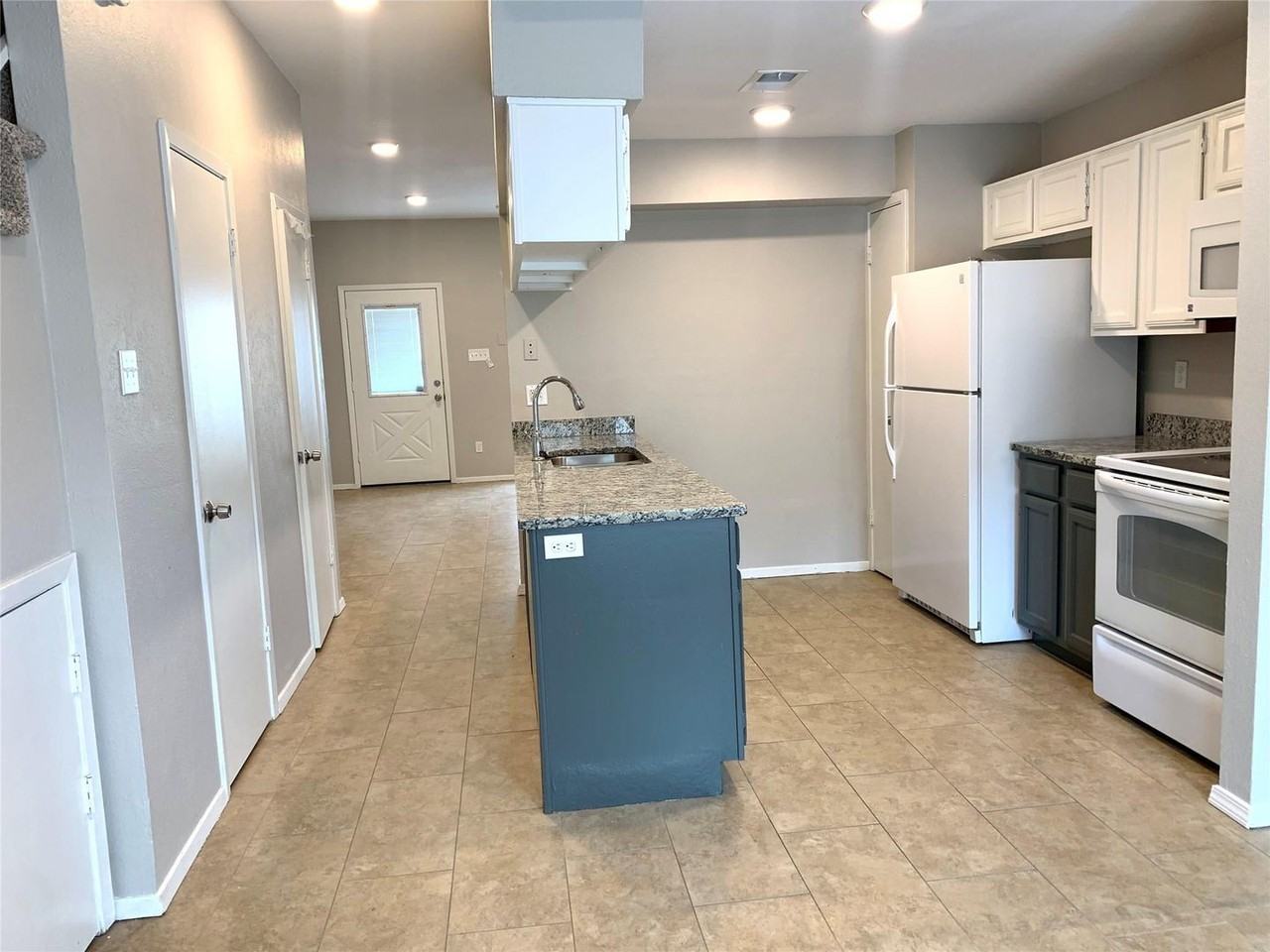214 Samuel Blvd - Photo 6 of 26