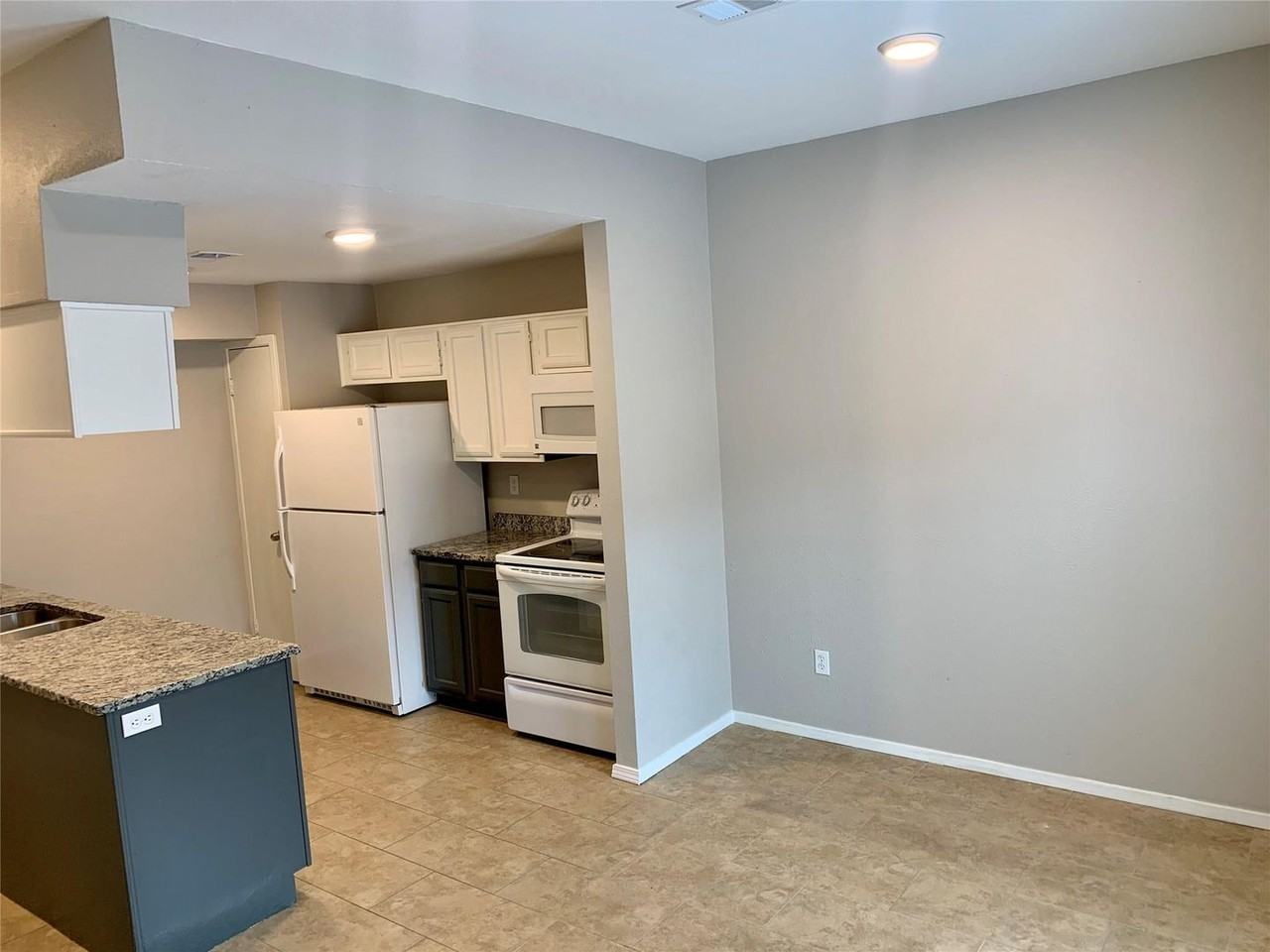 214 Samuel Blvd - Photo 7 of 26