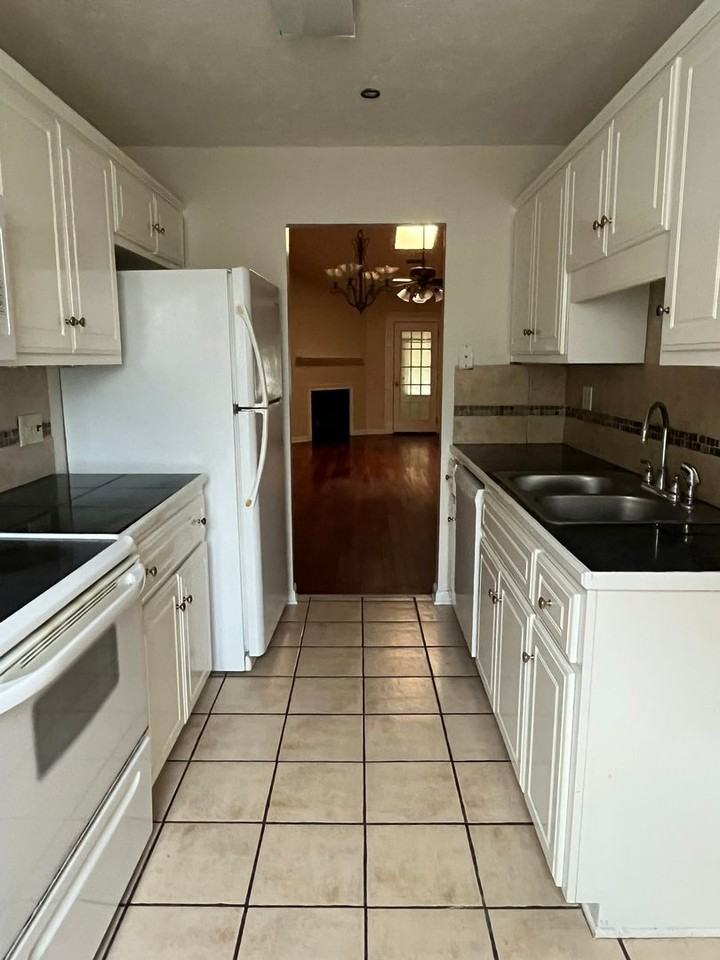 153 Waverly Point Dr - Photo 5 of 16