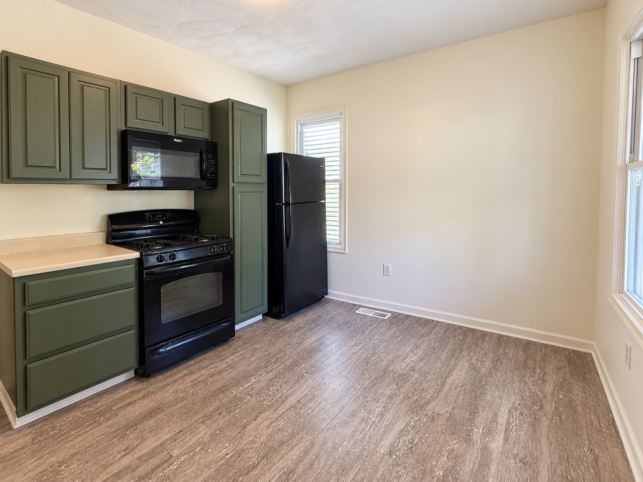 105 S Main St - Photo 3 of 10