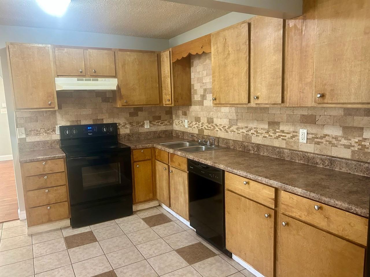 326 S Plymouth Rd Nw - Photo 2 of 9