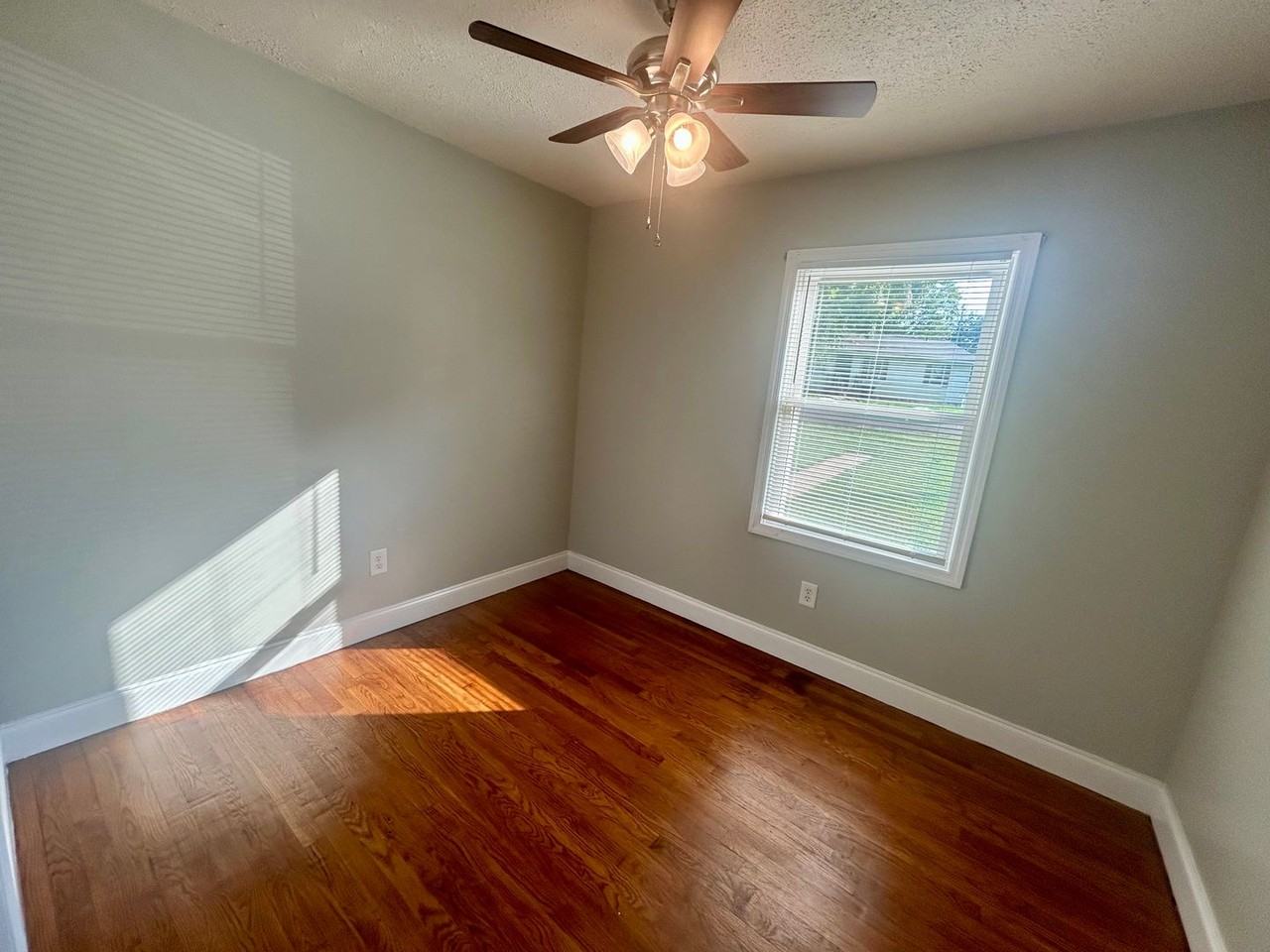 326 S Plymouth Rd Nw - Photo 6 of 9