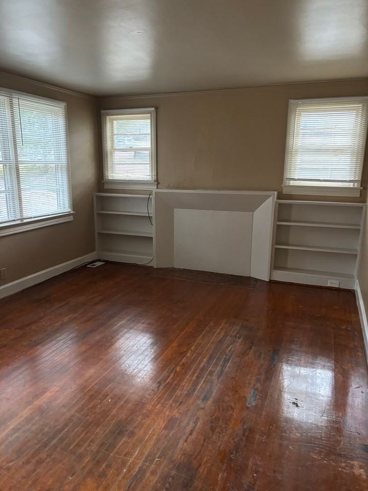 221 Pleasant Ridge Ave - Photo 2 of 8