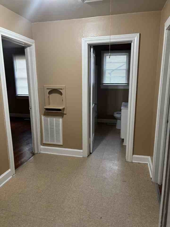 221 Pleasant Ridge Ave - Photo 3 of 8