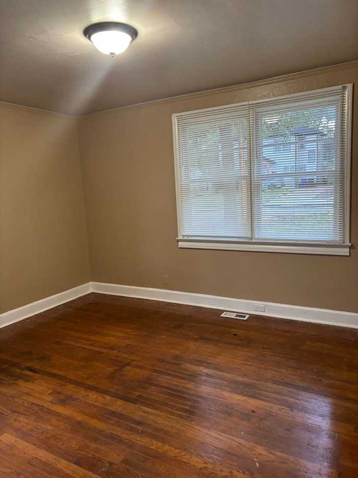 221 Pleasant Ridge Ave - Photo 4 of 8