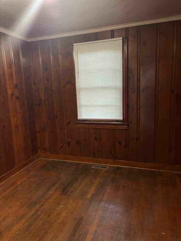 221 Pleasant Ridge Ave - Photo 7 of 8