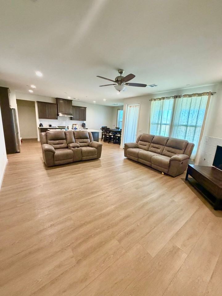 507 Cobain Ct - Photo 3 of 10