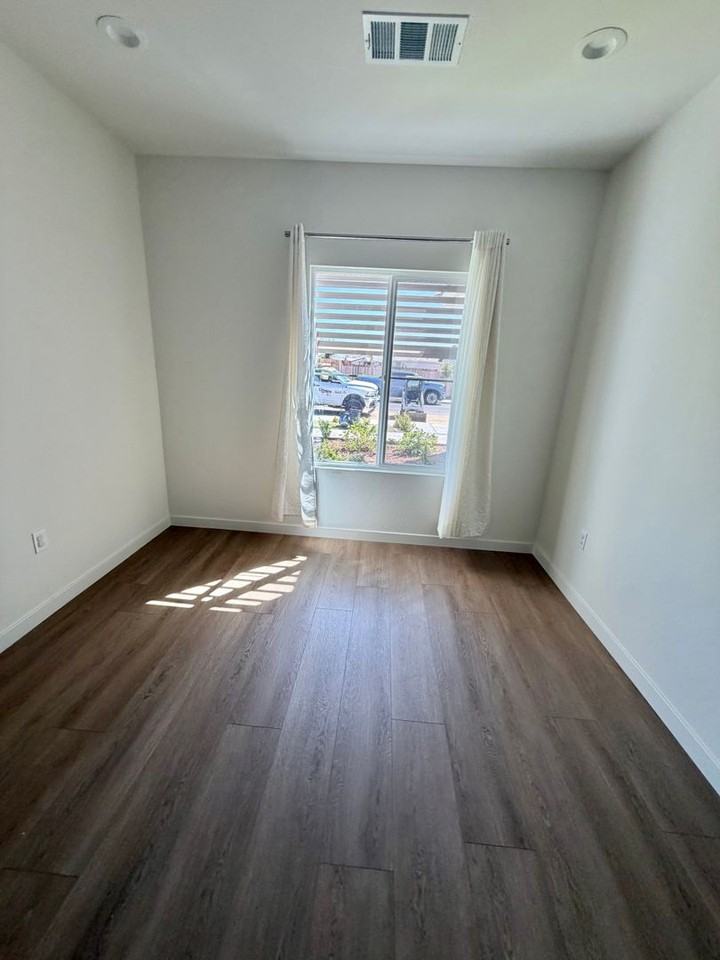 507 Cobain Ct - Photo 5 of 10