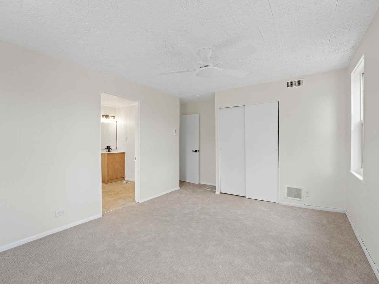 45 Hall St - Photo 7 of 24