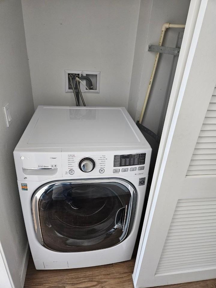 ******1836 Columbia Street - Photo 4 of 12
