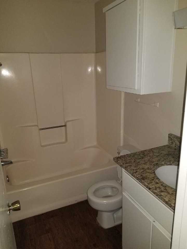 2404 Blanco Dr Apt D - Photo 2 of 7