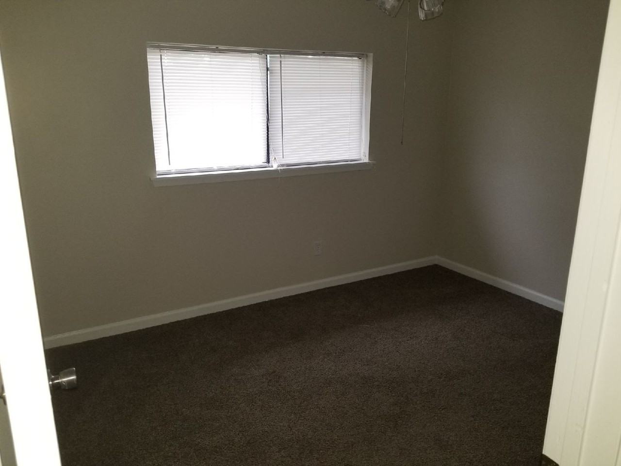 2404 Blanco Dr Apt D - Photo 4 of 7