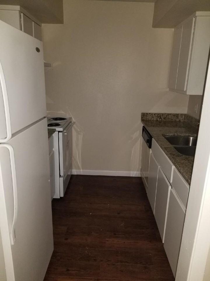 2404 Blanco Dr Apt D - Photo 6 of 7