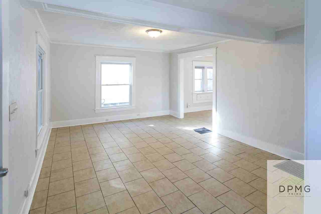 304 S Magnolia Ave - Photo 3 of 20