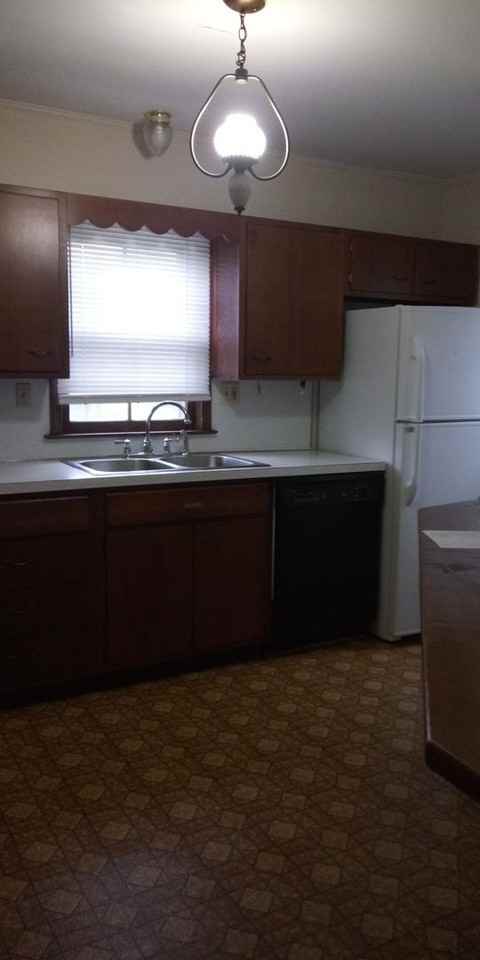 3108 E Lake Lansing Rd - Photo 2 of 6