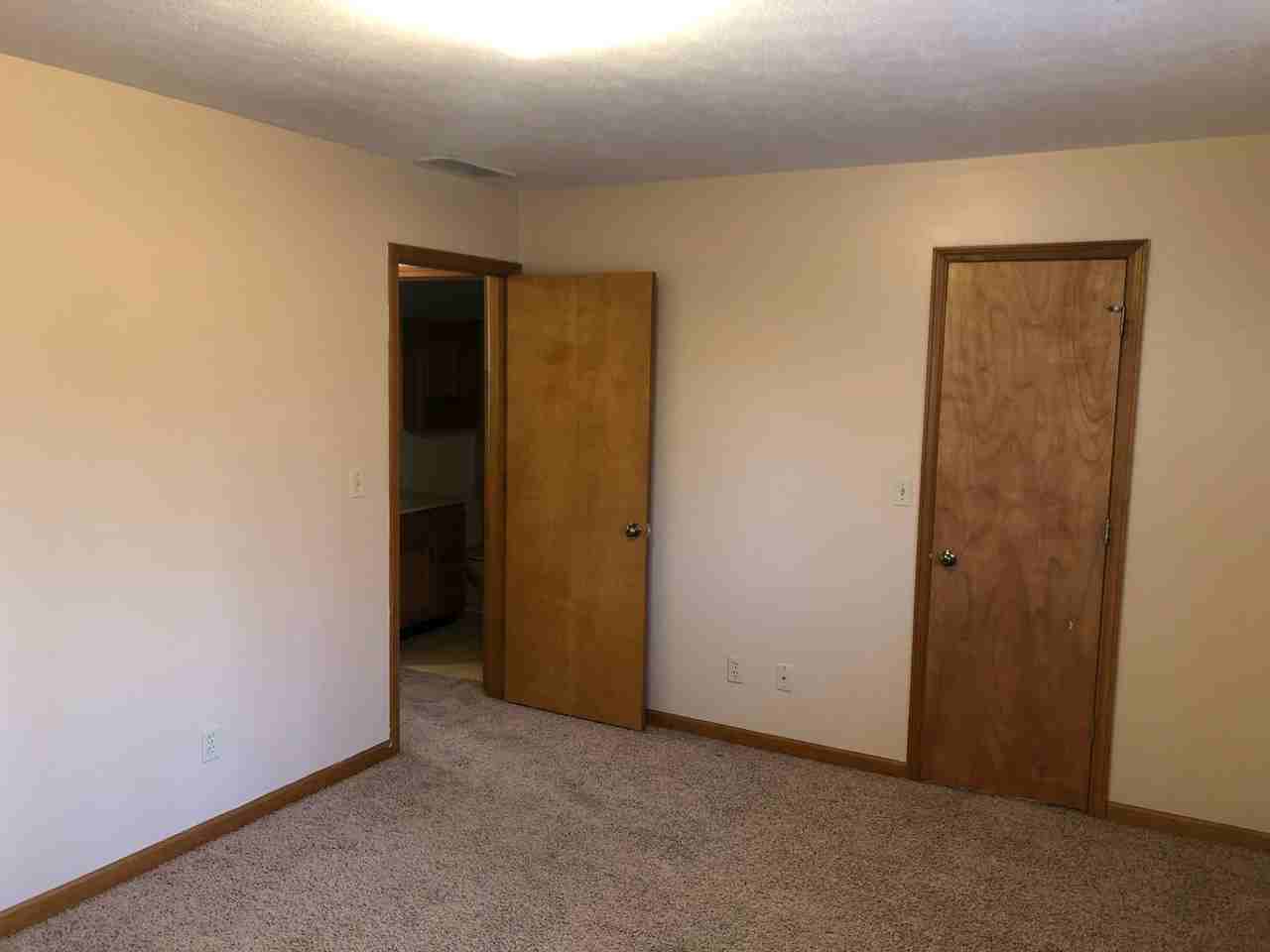 4303 Truesdel & Durnil - 4303 Truesdel Dr - B #B - Photo 4 of 6