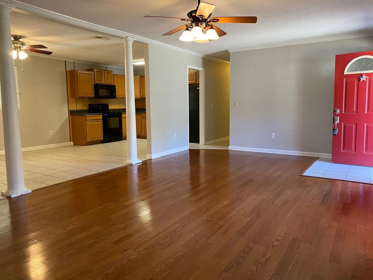 228 Yellowleaf Dr - Photo 3 of 15