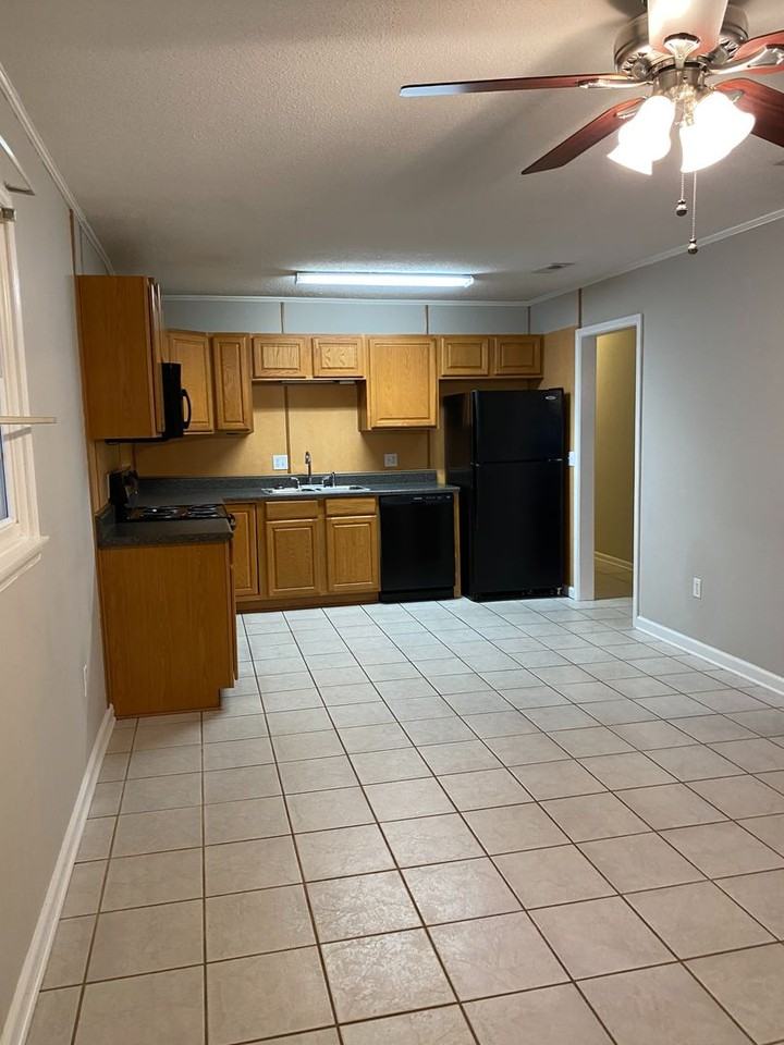 228 Yellowleaf Dr - Photo 4 of 15