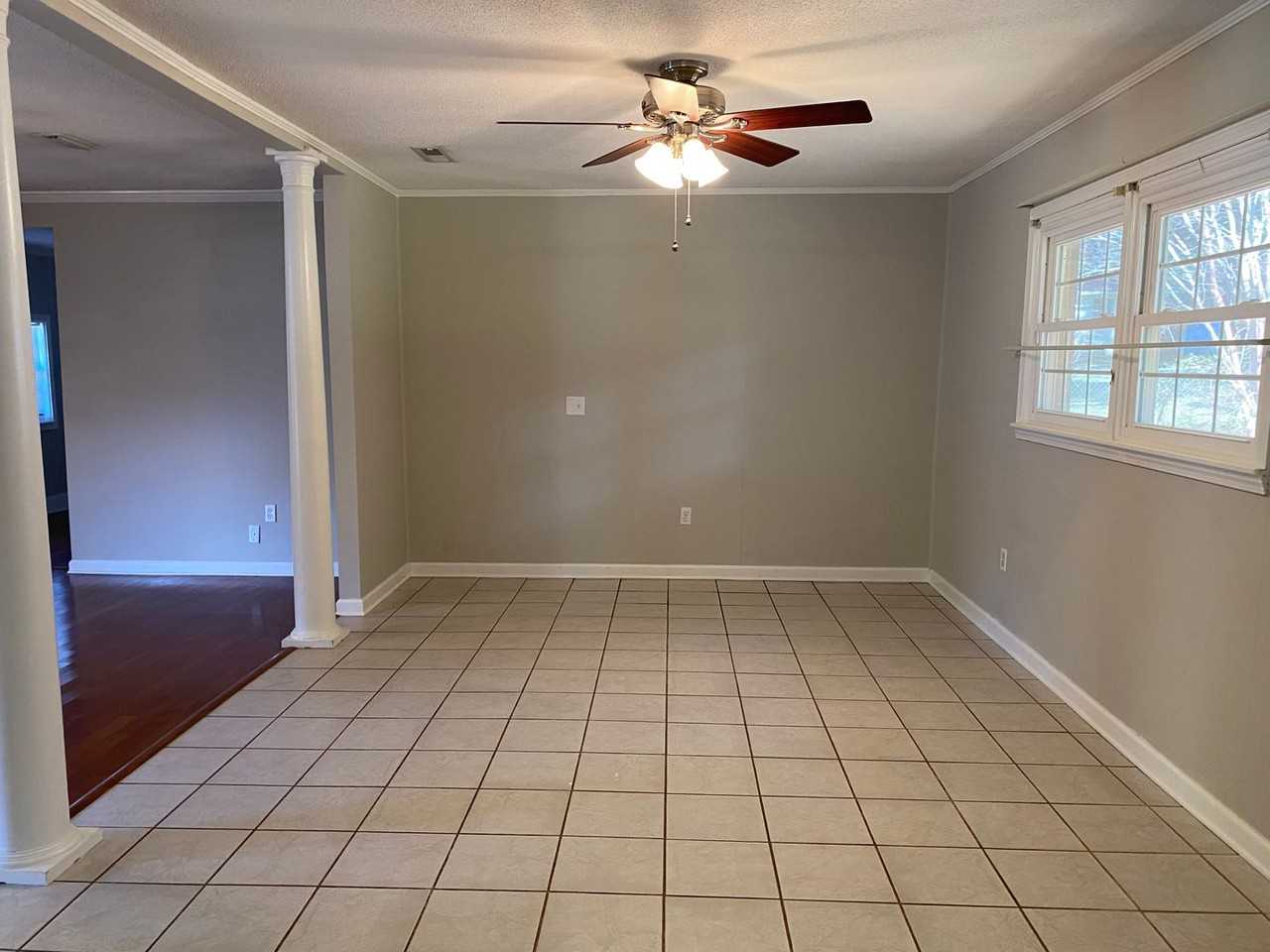 228 Yellowleaf Dr - Photo 5 of 15