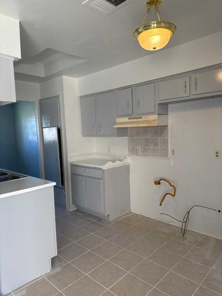 12814 Greenshire Dr - Photo 4 of 16