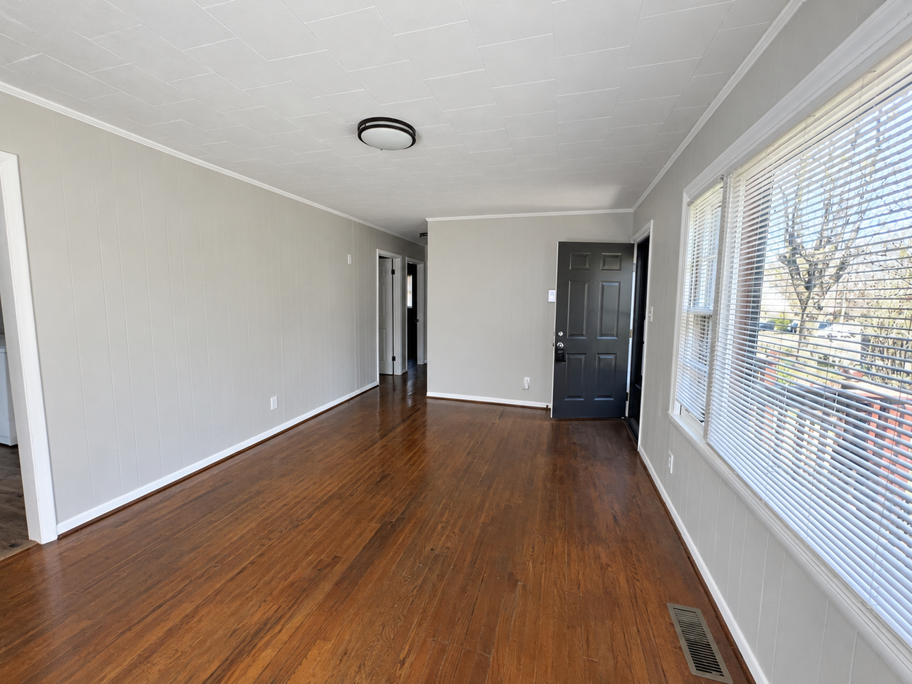 118 Lawndale Ave - Photo 2 of 16