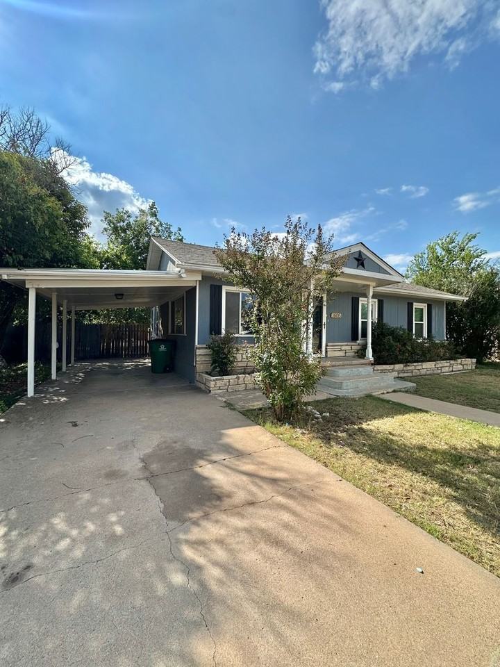 1605 Kenwood Dr - Photo 2 of 21