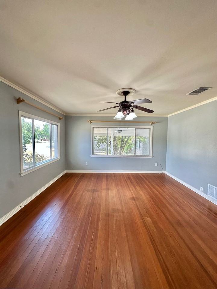 1605 Kenwood Dr - Photo 4 of 21