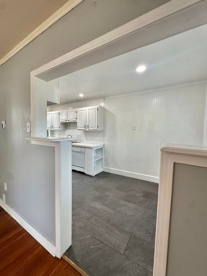 1605 Kenwood Dr - Photo 5 of 21