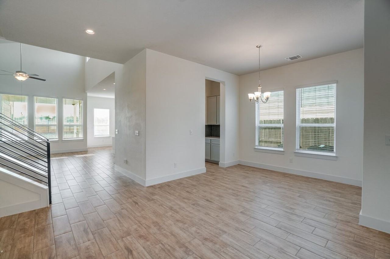 11308 Charger Way - Photo 4 of 20