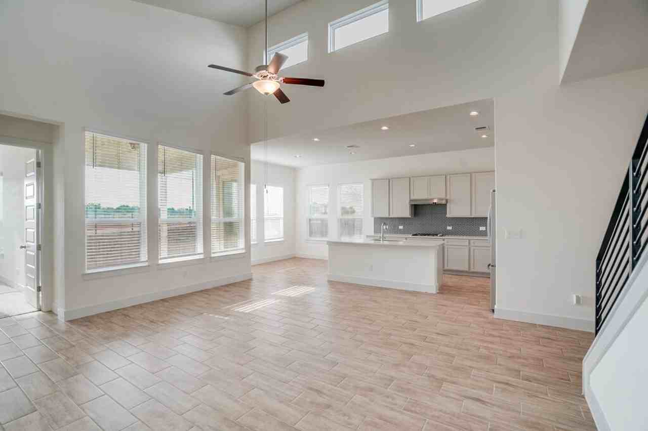11308 Charger Way - Photo 5 of 20