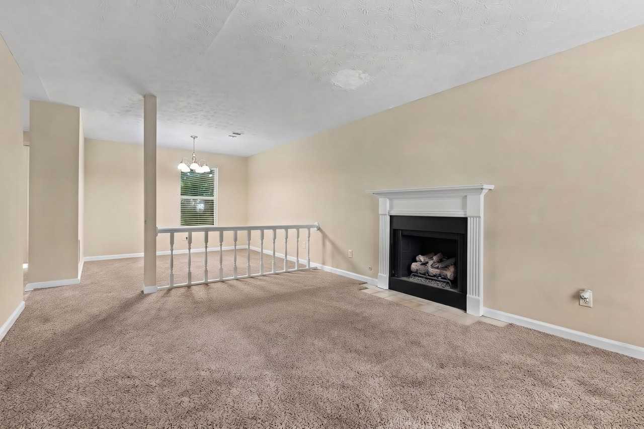 2177 Victoria Pl - Photo 2 of 18