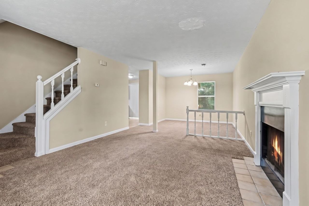 2177 Victoria Pl - Photo 3 of 18