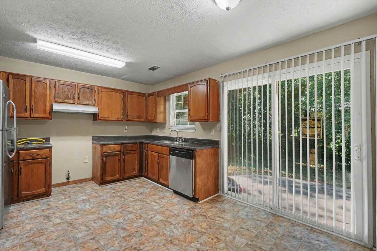 2177 Victoria Pl - Photo 4 of 18