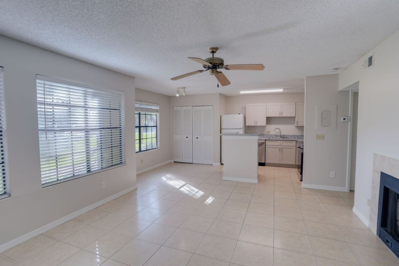 385 Woodside Dr - Photo 3 of 15