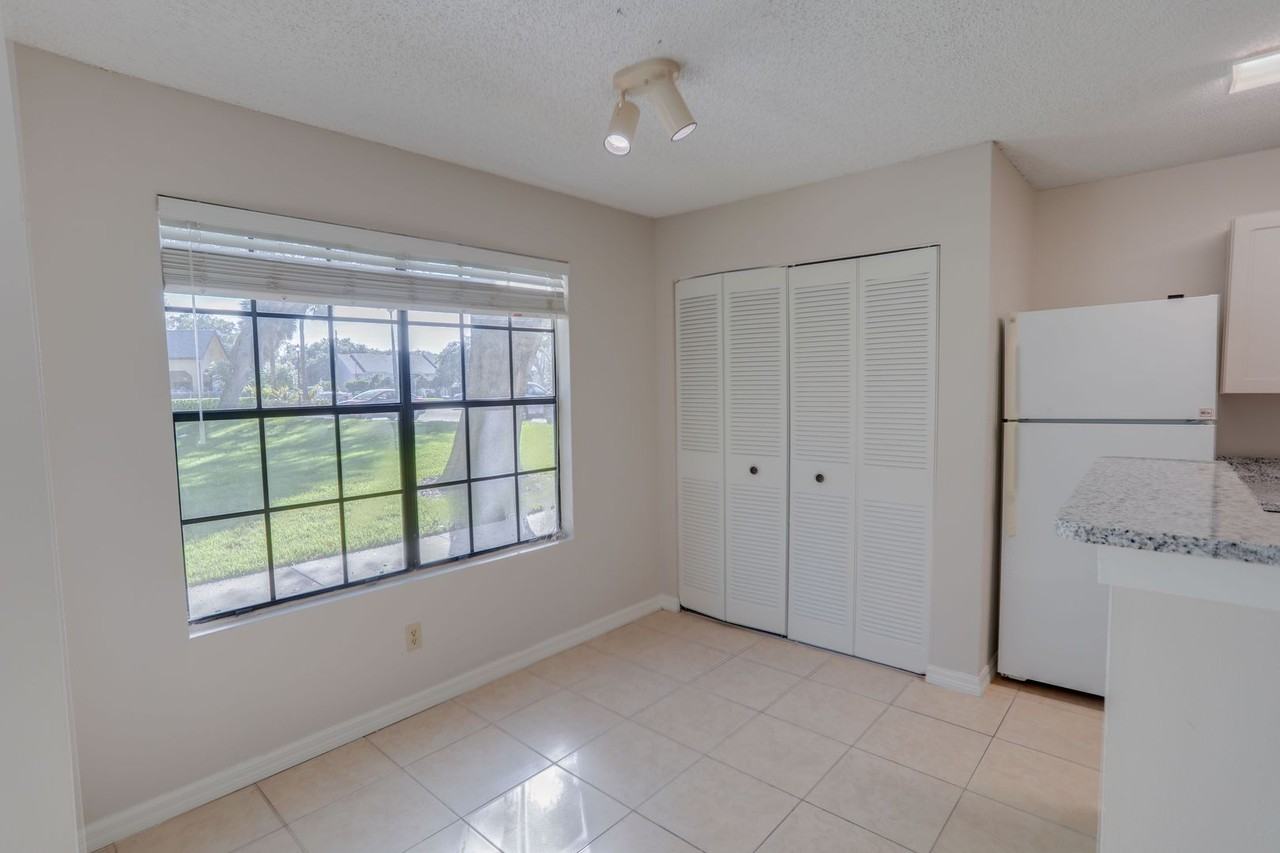 385 Woodside Dr - Photo 5 of 15