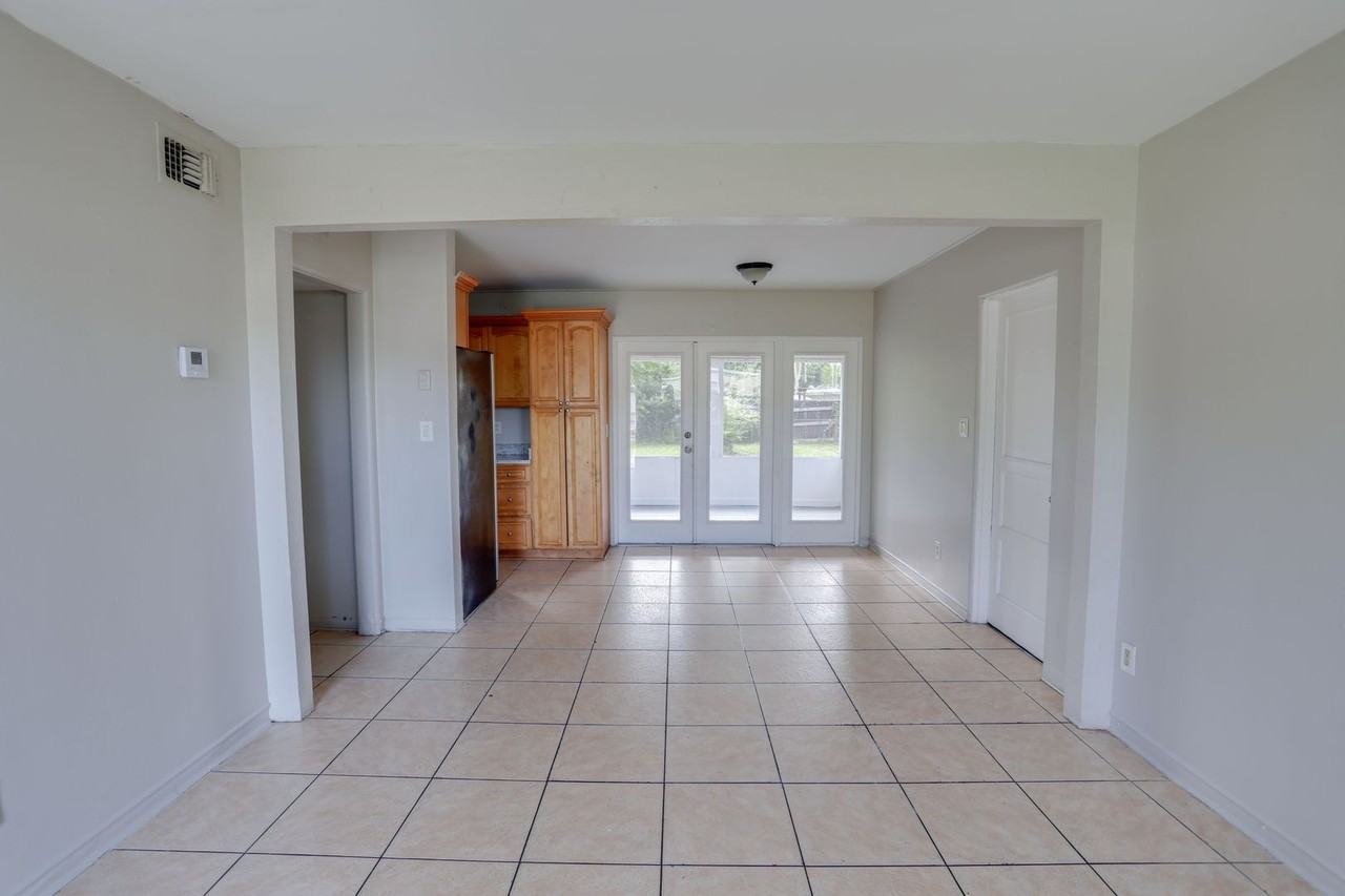 801 Egan Dr - Photo 4 of 18