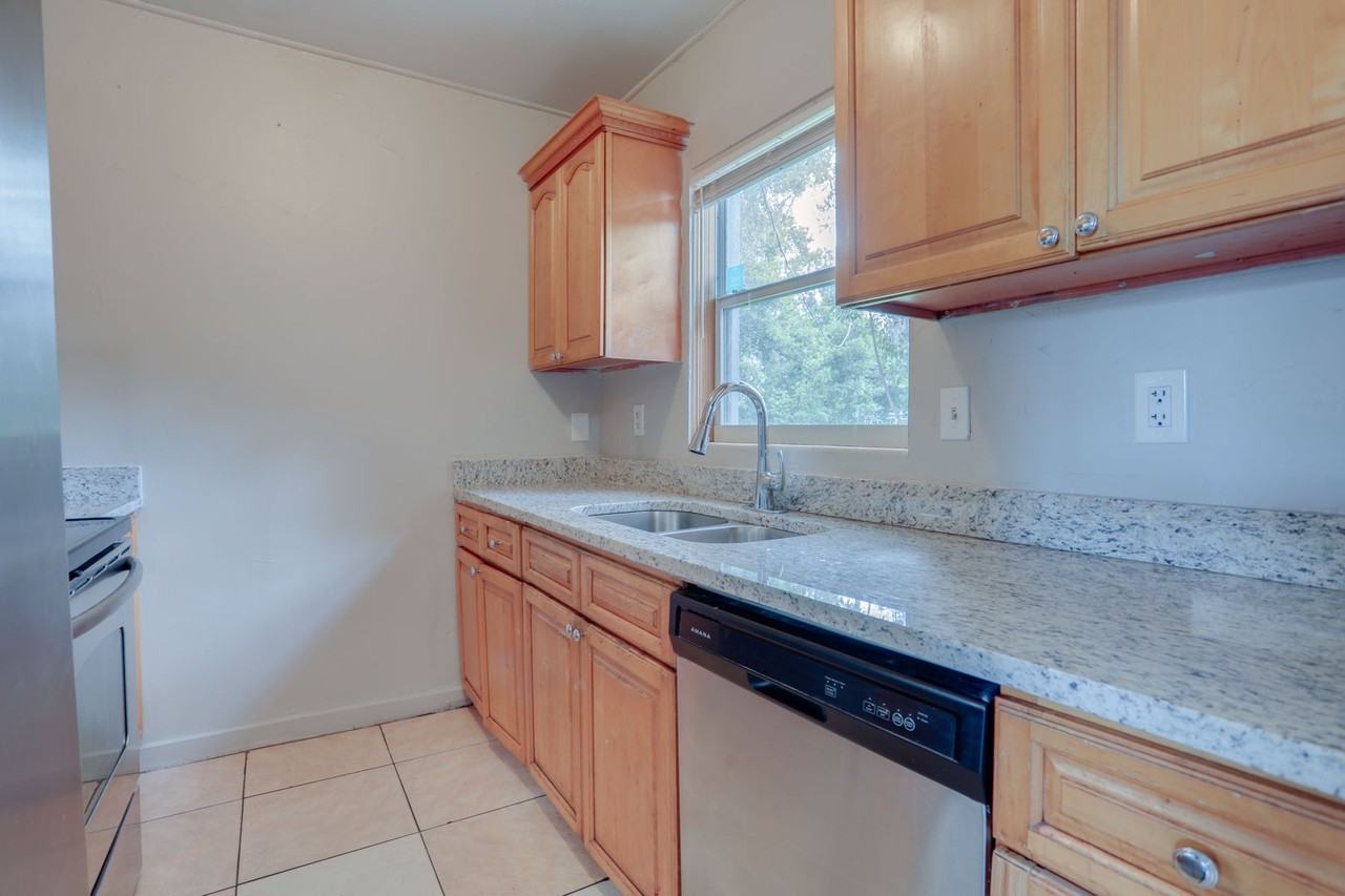 801 Egan Dr - Photo 7 of 18