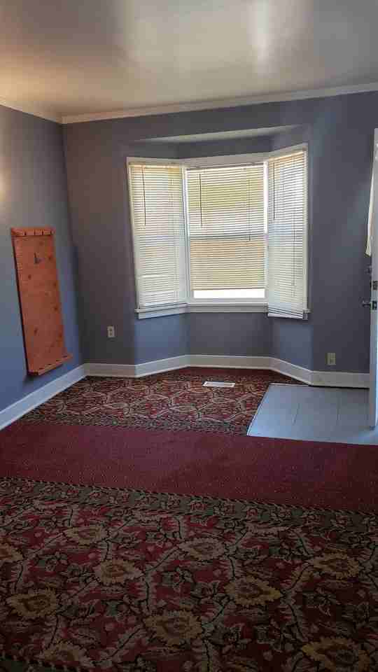 821 8th St - Photo 2 of 5