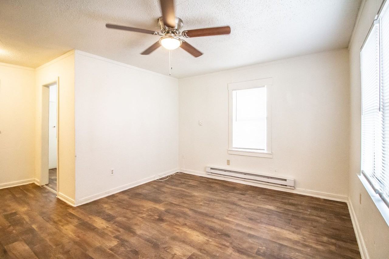 3221 Baylor St - Photo 3 of 12