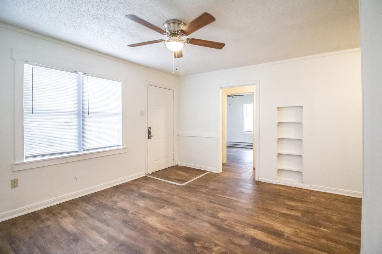 3221 Baylor St - Photo 4 of 12