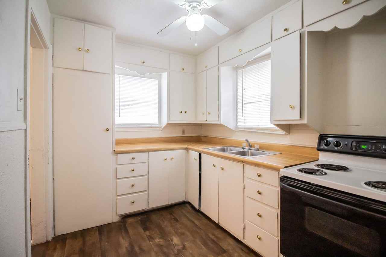 3221 Baylor St - Photo 6 of 12